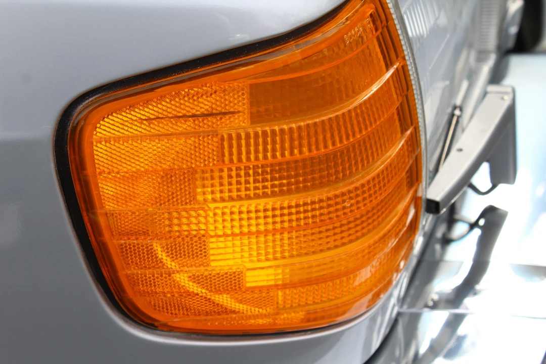 1988 Mercedes-Benz W126 S-Class Sedan - Image 30 of 31