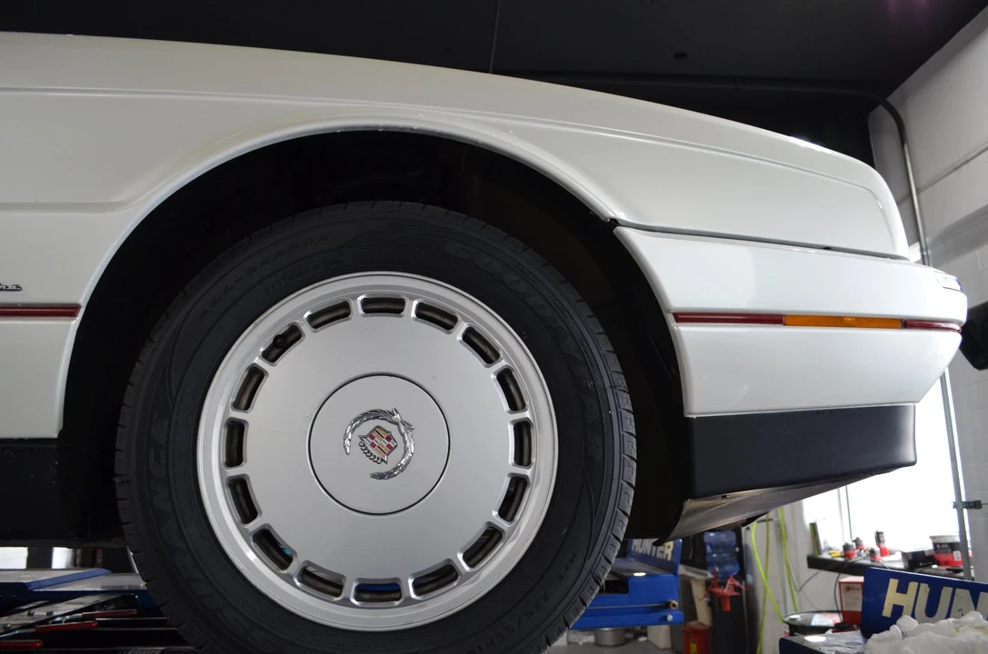 1991 Cadillac Allante - Image 29 of 31