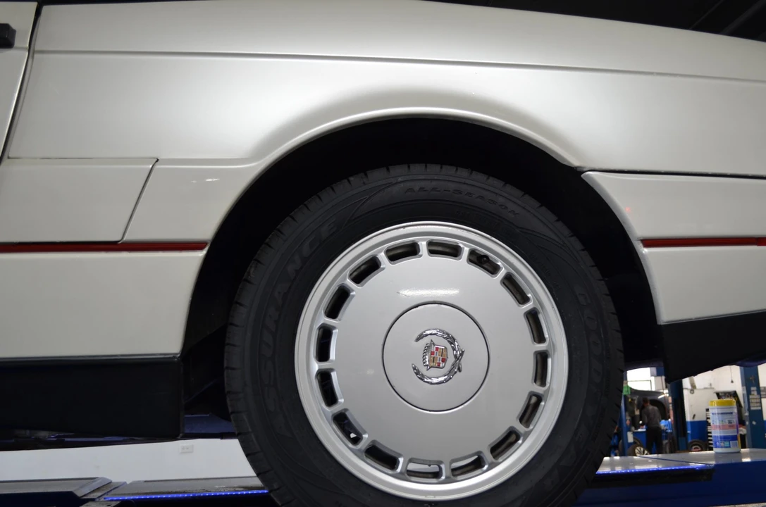 1991 Cadillac Allante - Image 28 of 31