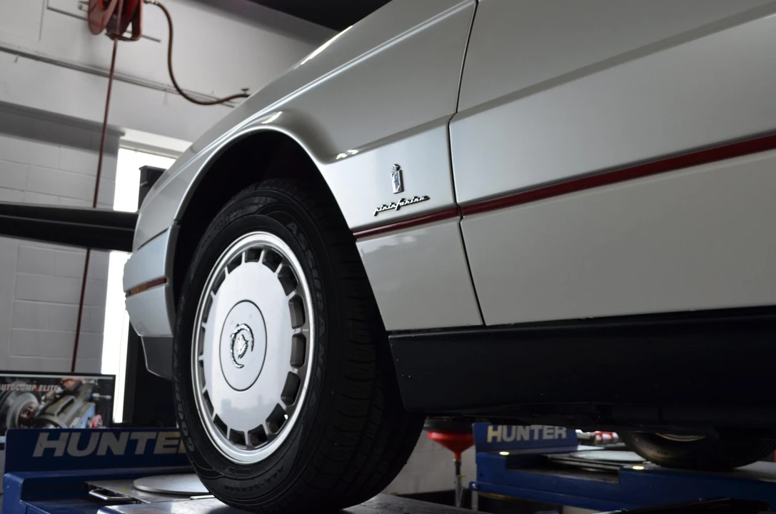 1991 Cadillac Allante - Image 27 of 31