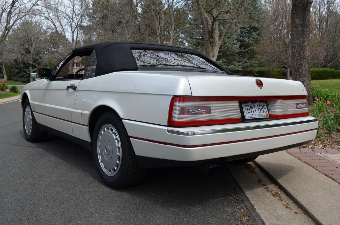 1991 Cadillac Allante - Image 9 of 31