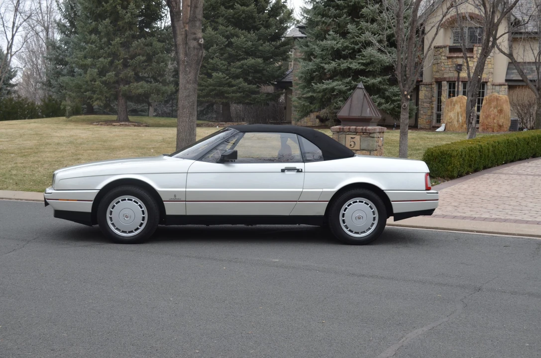1991 Cadillac Allante - Image 13 of 31