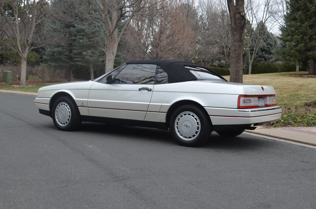 1991 Cadillac Allante - Image 11 of 31