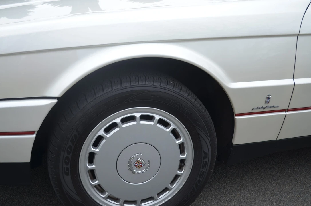 1991 Cadillac Allante - Image 26 of 31
