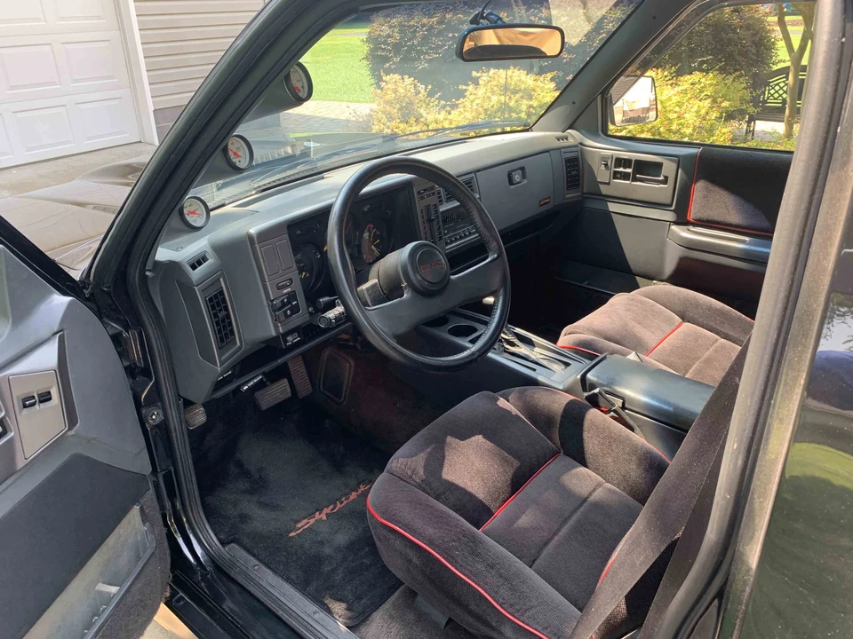 1991 GMC Syclone - Image 27 of 31