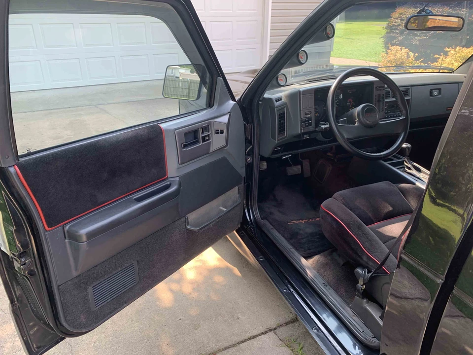 1991 GMC Syclone - Image 25 of 31
