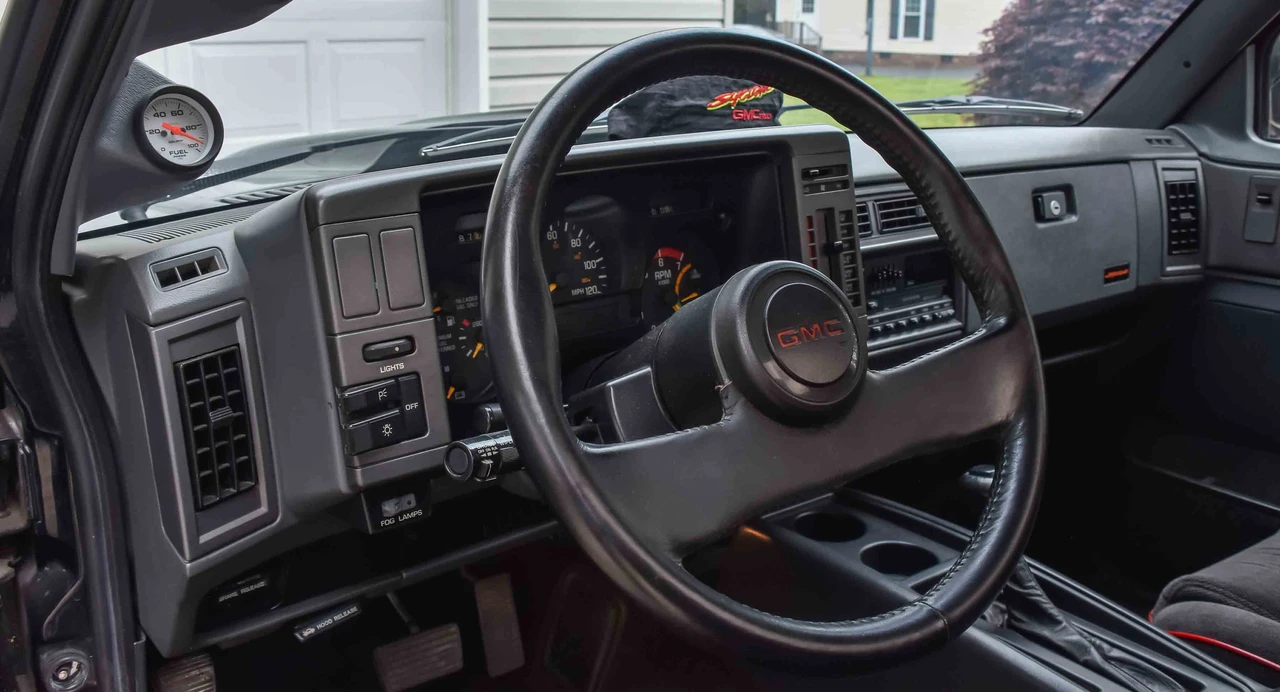 1991 GMC Syclone - Image 28 of 31