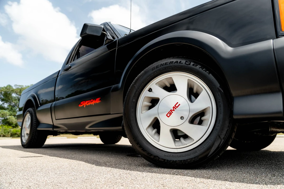 1991 GMC Syclone - Image 29 of 31