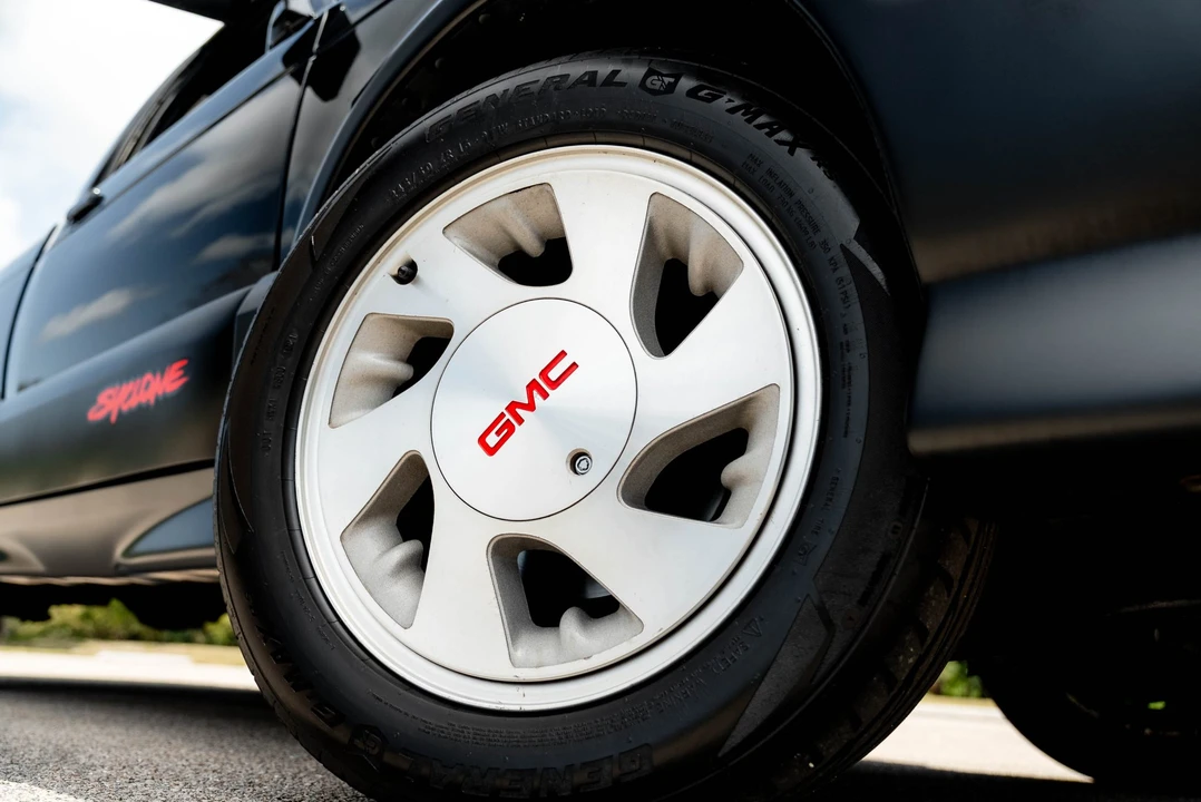 1991 GMC Syclone - Image 30 of 31