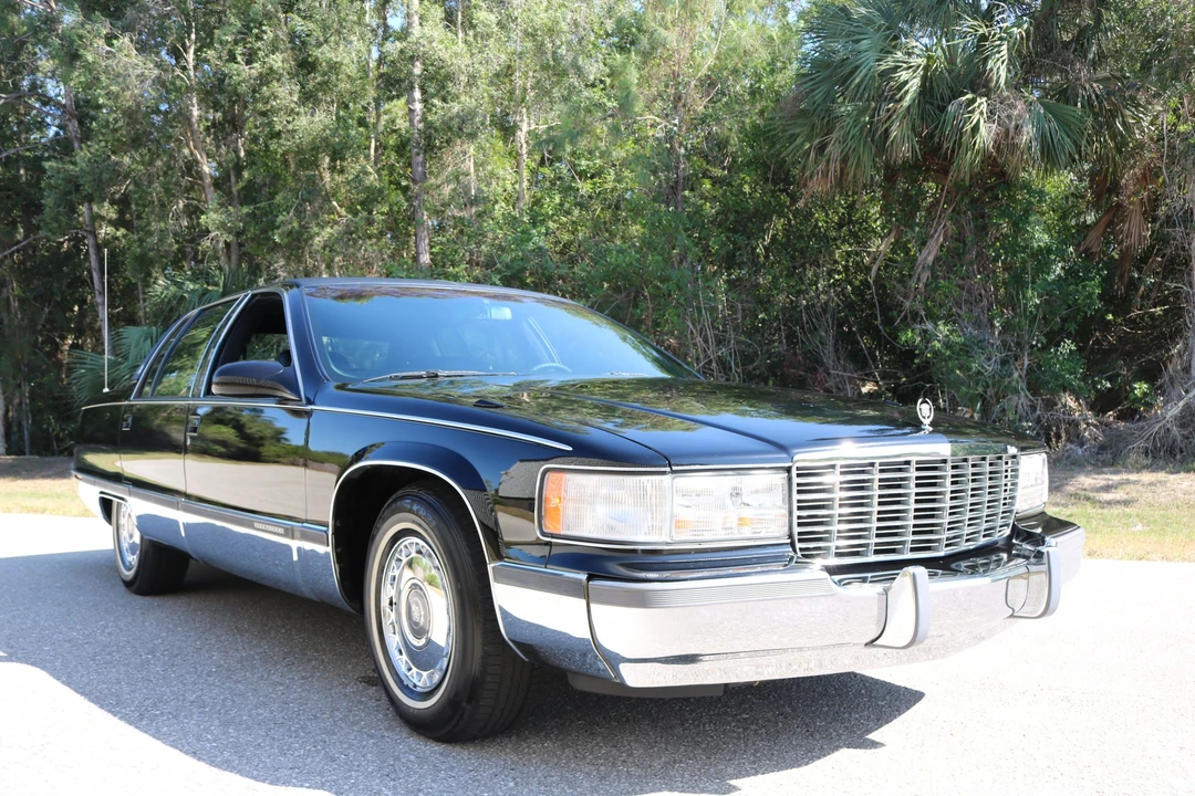 1996 Cadillac Fleetwood - Image 11 of 31