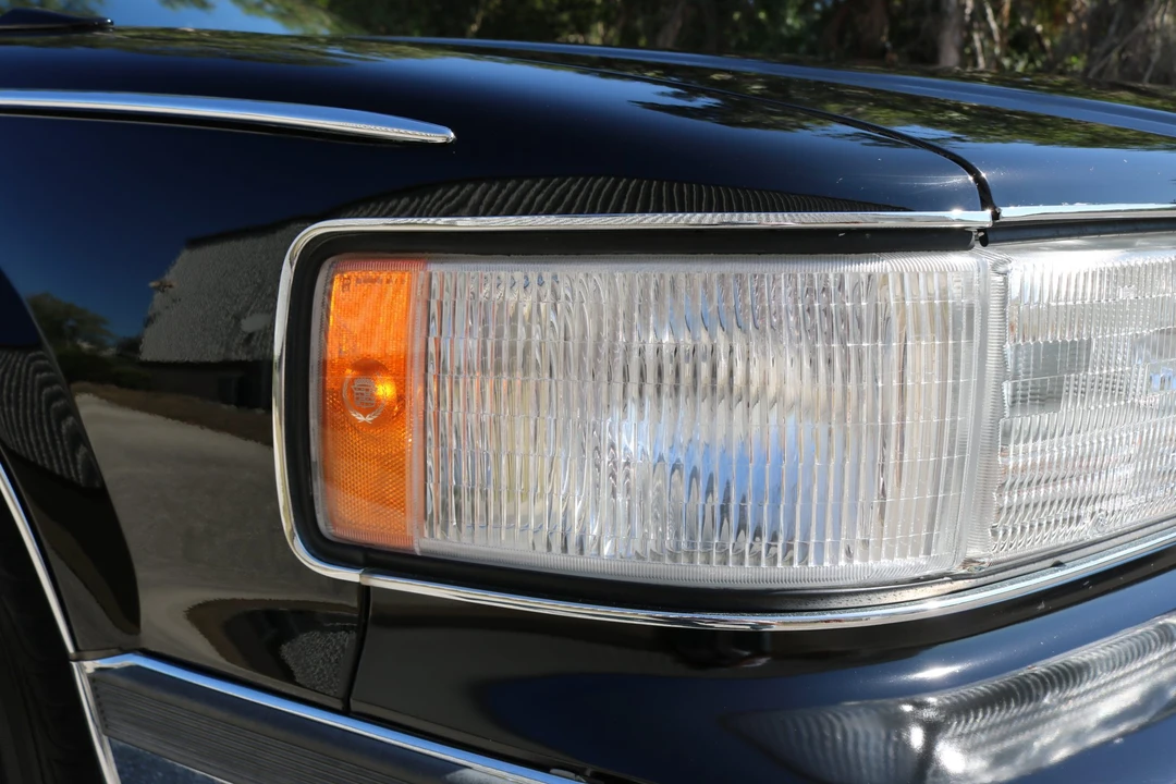 1996 Cadillac Fleetwood - Image 16 of 31