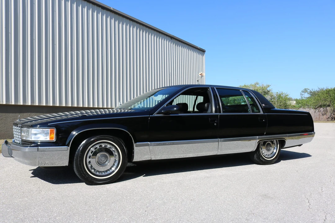 1996 Cadillac Fleetwood - Image 2 of 31