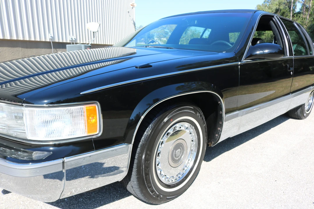 1996 Cadillac Fleetwood - Image 25 of 31