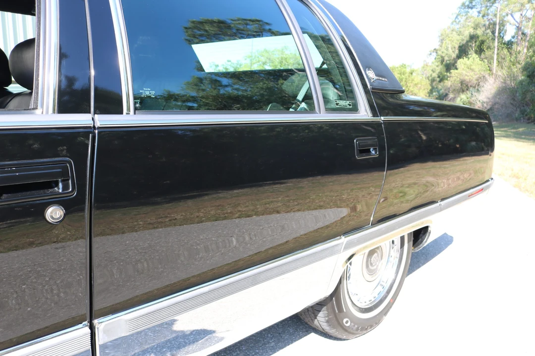 1996 Cadillac Fleetwood - Image 27 of 31