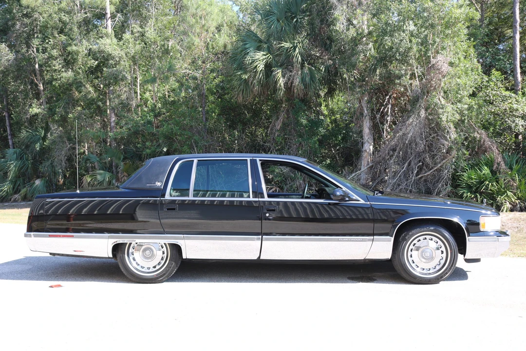 1996 Cadillac Fleetwood - Image 13 of 31