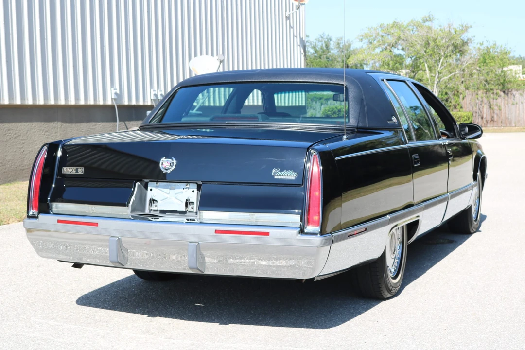 1996 Cadillac Fleetwood - Image 14 of 31