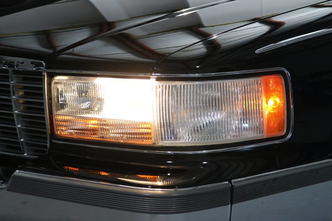 1996 Cadillac Fleetwood - Image 20 of 31
