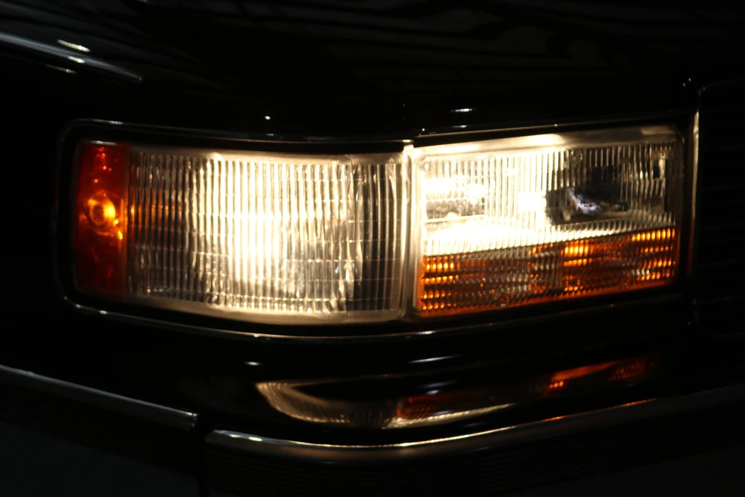 1996 Cadillac Fleetwood - Image 21 of 31
