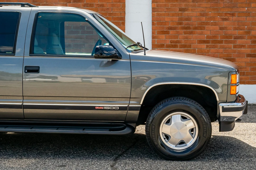 1999 GMC Yukon 1st Gen - Image 11 of 31
