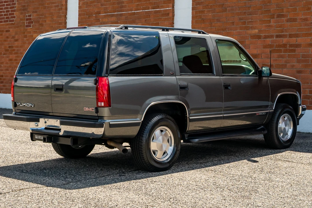 1999 GMC Yukon 1st Gen - Image 4 of 31