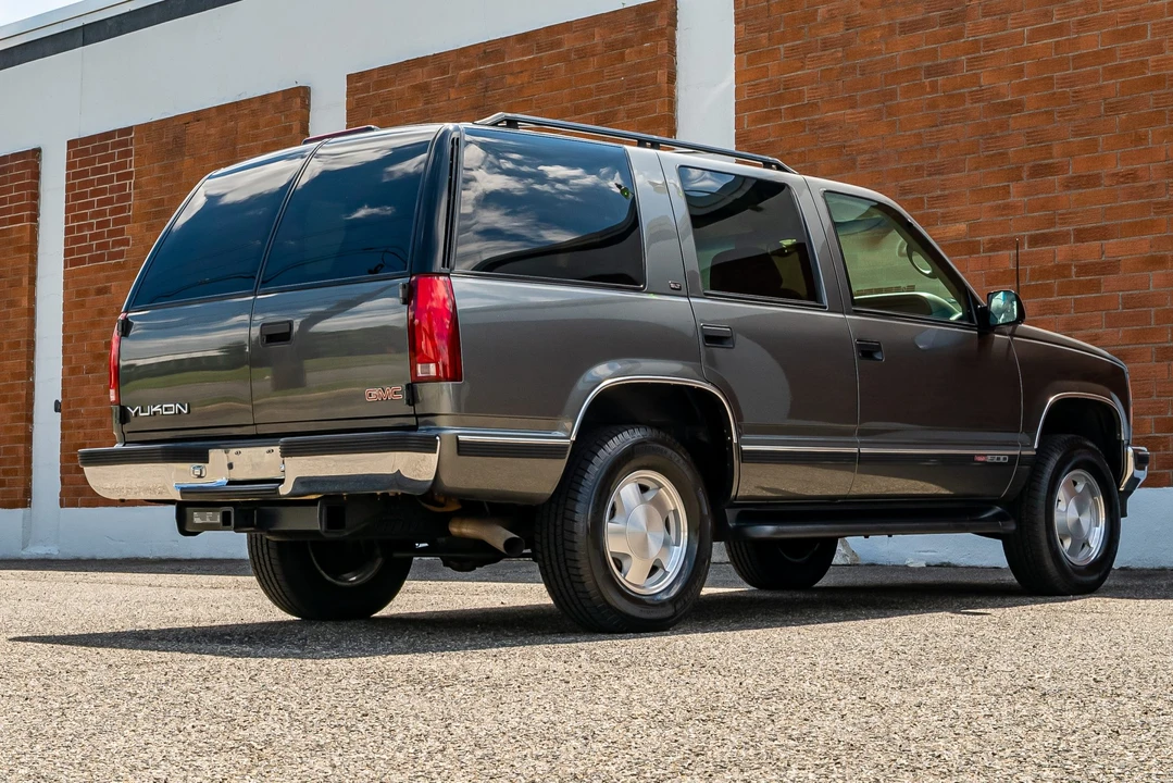 1999 GMC Yukon 1st Gen - Image 3 of 31