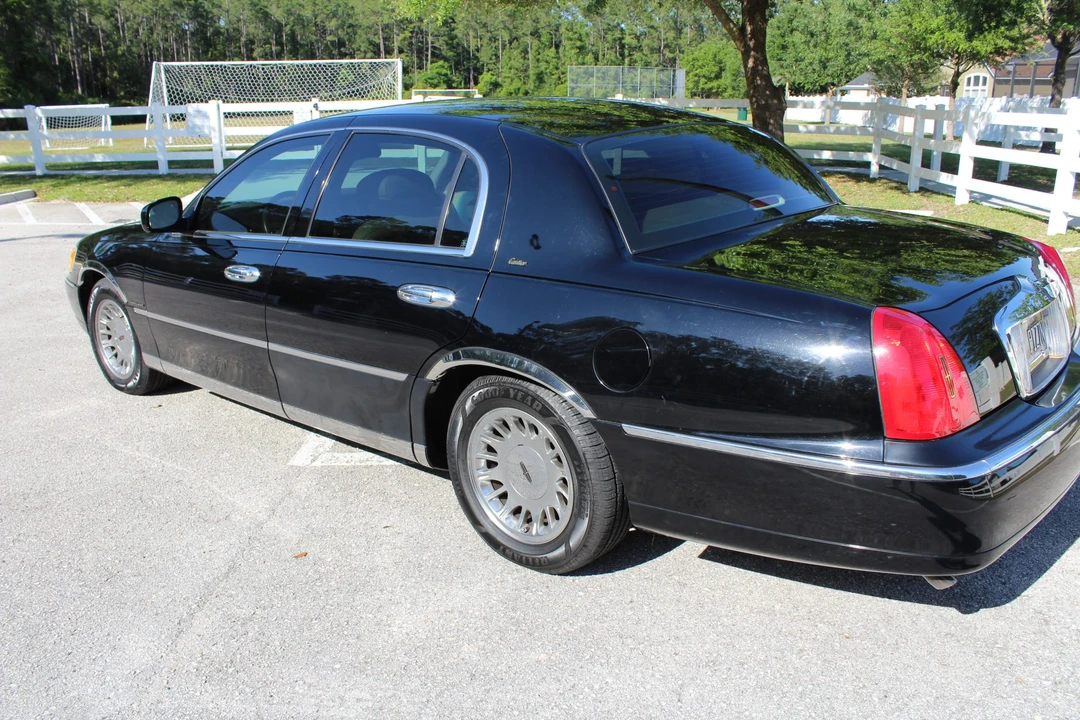 1999 Lincoln Town Car - Image 5 of 31