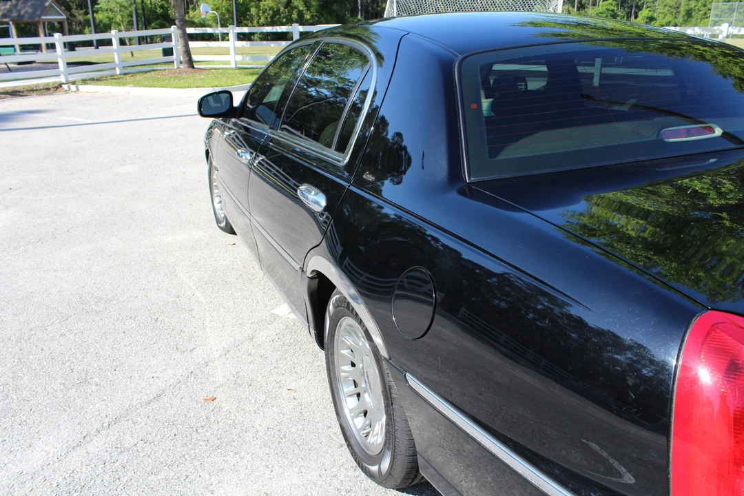 1999 Lincoln Town Car - Image 28 of 31