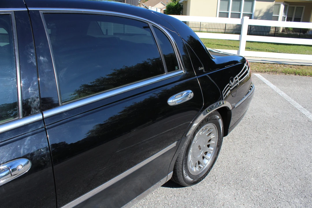1999 Lincoln Town Car - Image 21 of 31