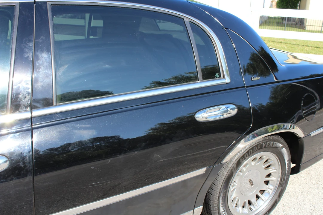 1999 Lincoln Town Car - Image 26 of 31