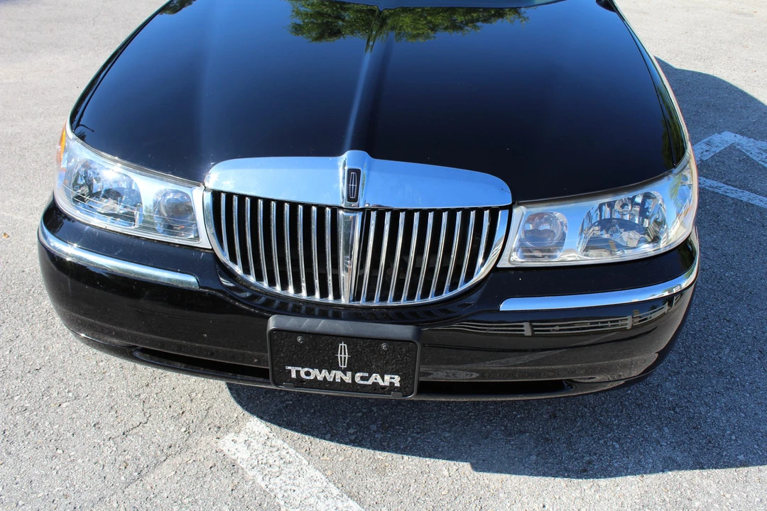 1999 Lincoln Town Car - Image 15 of 31