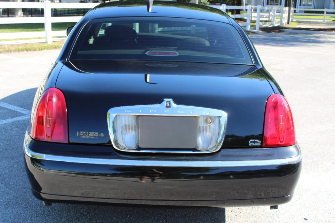 1999 Lincoln Town Car - Image 7 of 31