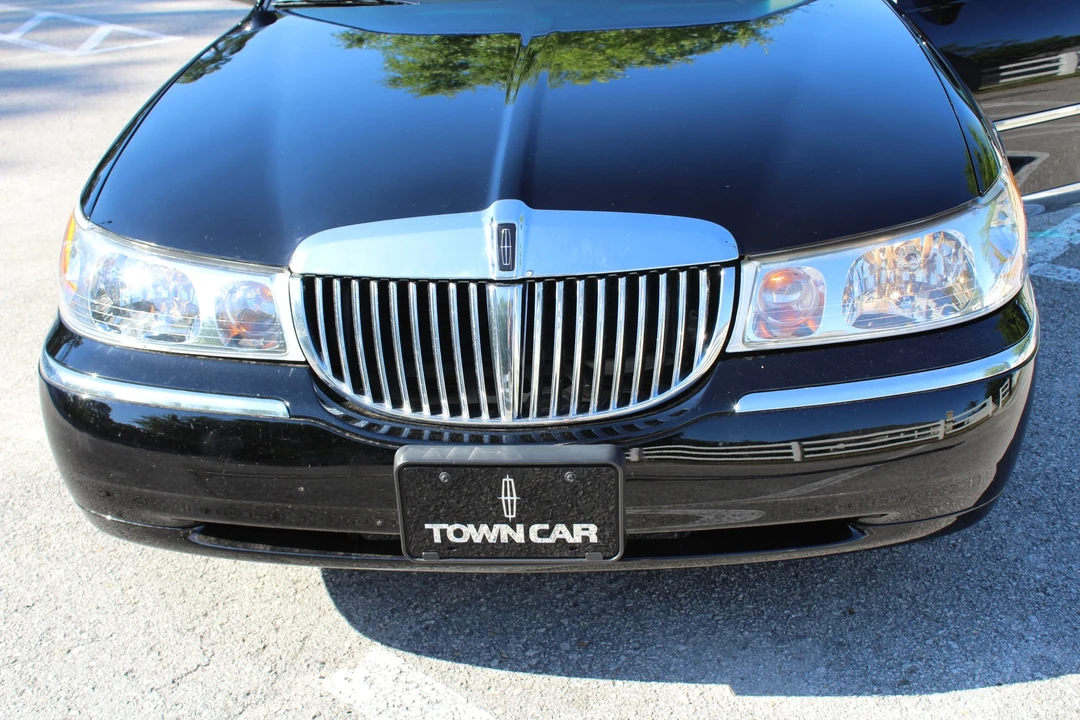 1999 Lincoln Town Car - Image 16 of 31