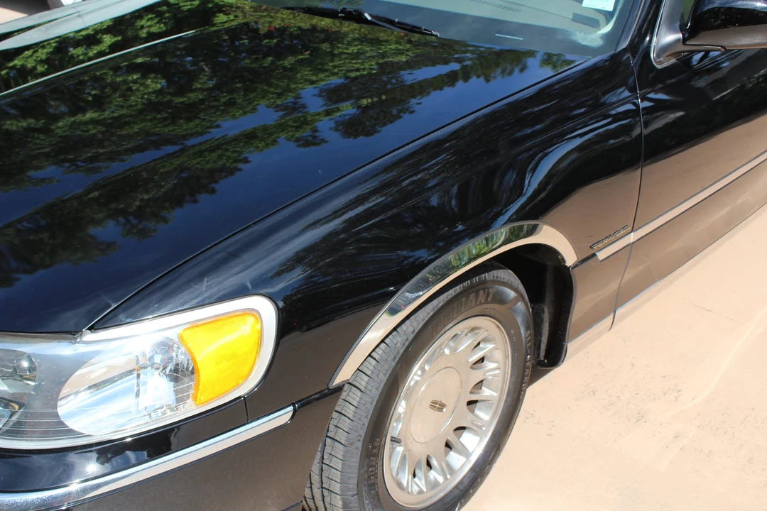 1999 Lincoln Town Car - Image 18 of 31