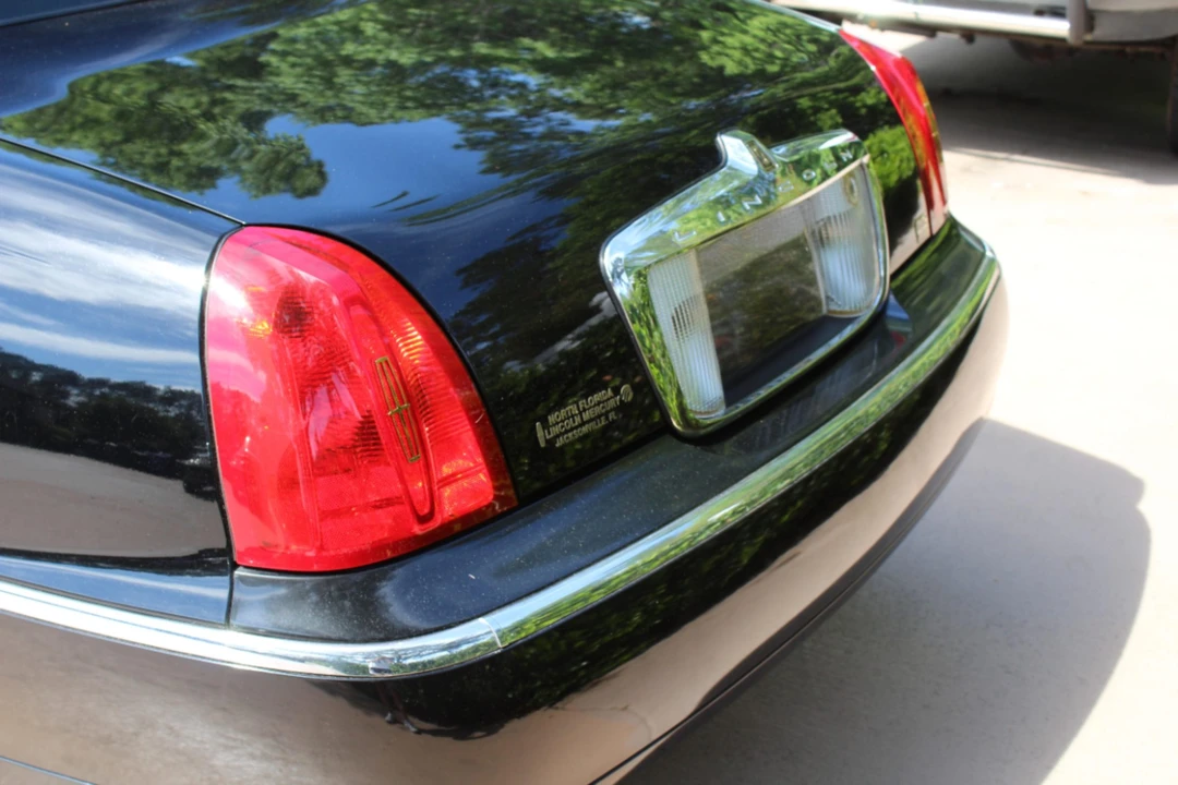 1999 Lincoln Town Car - Image 29 of 31