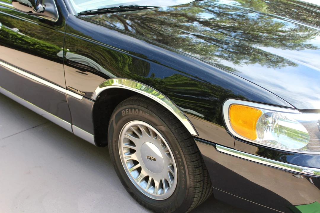 1999 Lincoln Town Car - Image 13 of 31