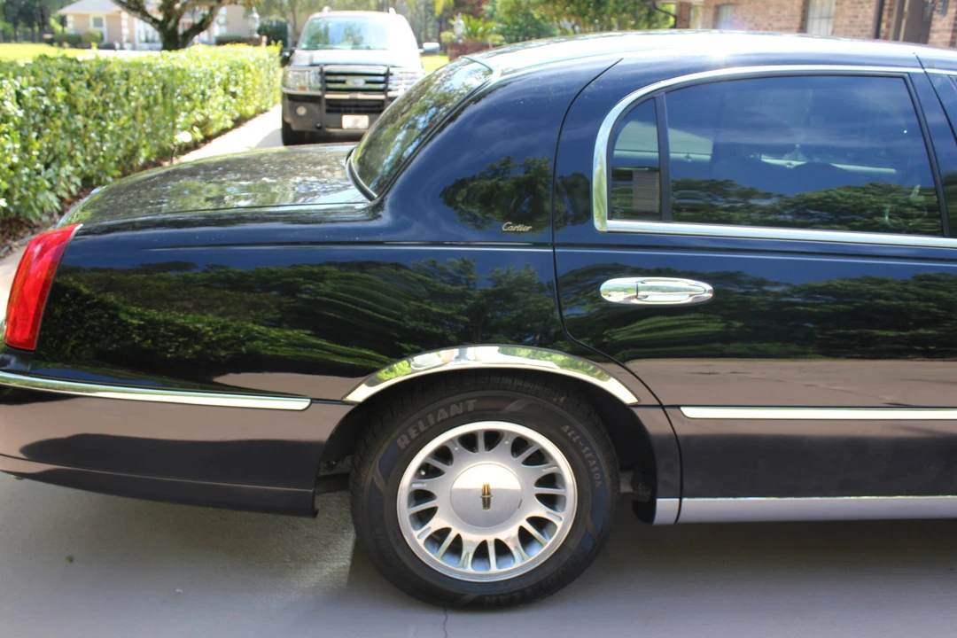 1999 Lincoln Town Car - Image 9 of 31