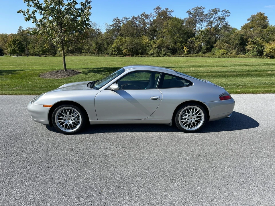 1999 Porsche 996 Carrera 4 - Image 12 of 31