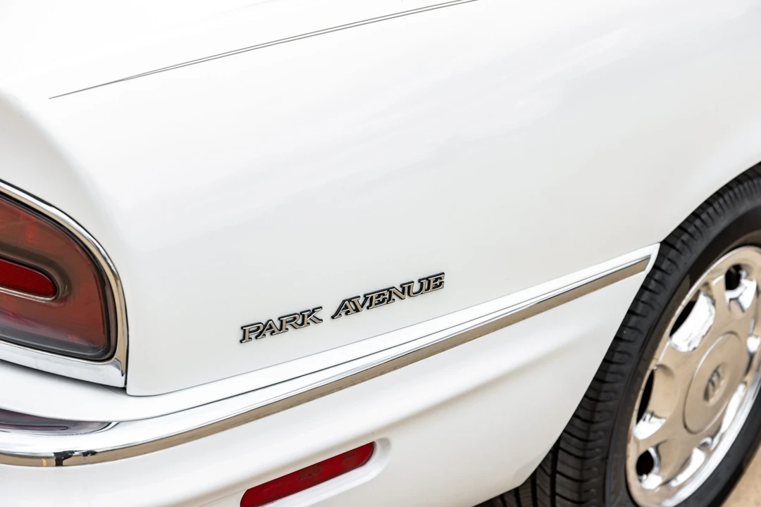 2000 Buick Park Avenue - Image 17 of 31