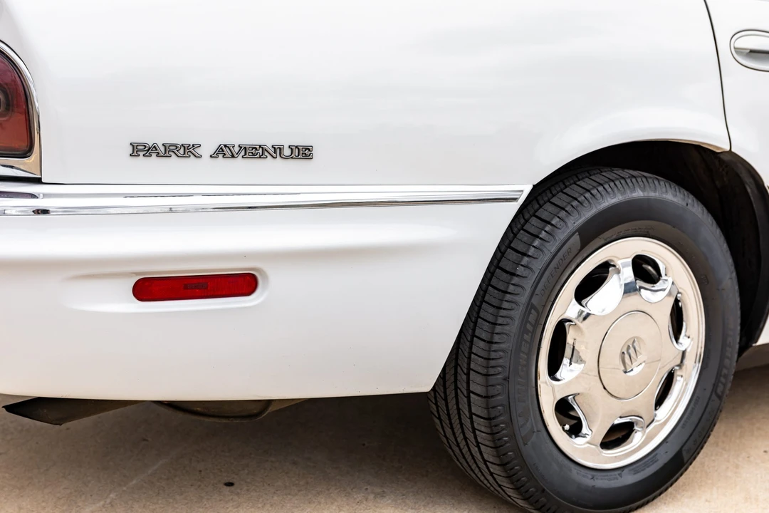 2000 Buick Park Avenue - Image 18 of 31