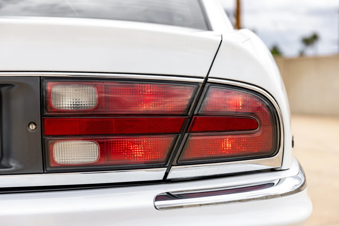 2000 Buick Park Avenue - Image 28 of 31