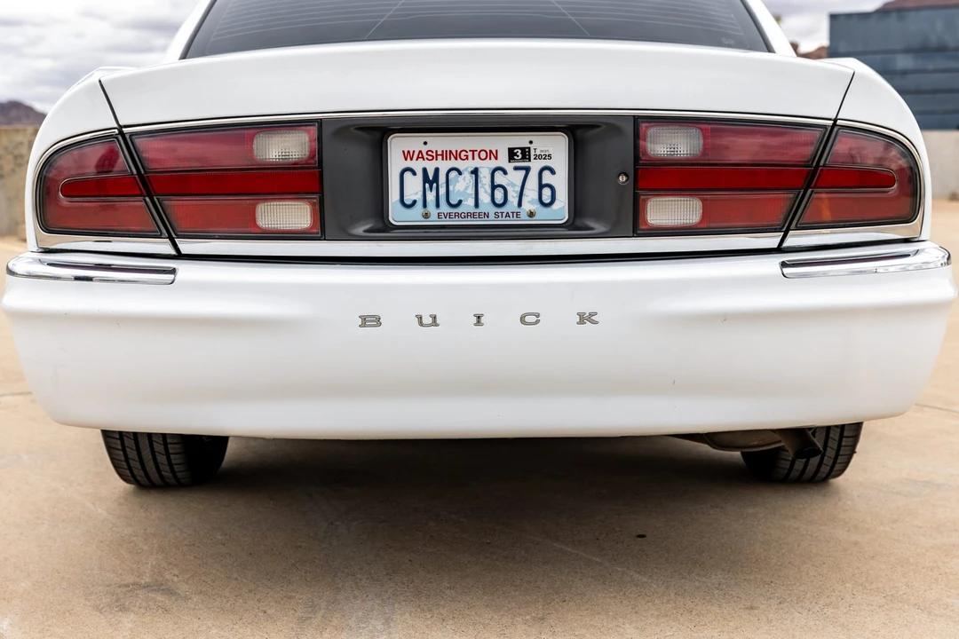2000 Buick Park Avenue - Image 16 of 31