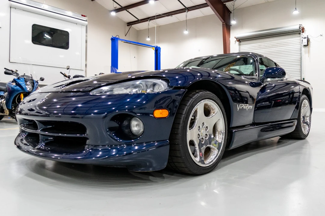 2001 Dodge Viper GTS 2nd Gen - Image 2 of 31