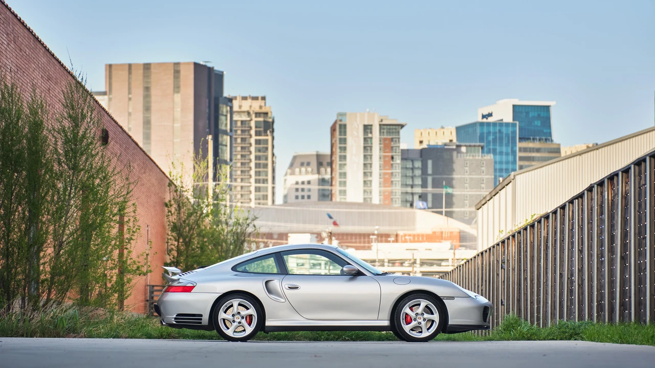 2001 Porsche 996 Turbo - Image 13 of 31