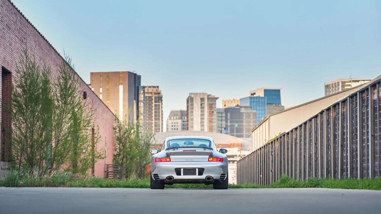 2001 Porsche 996 Turbo - Image 14 of 31