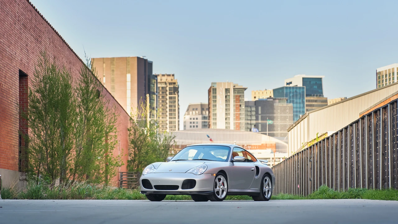 2001 Porsche 996 Turbo - Image 2 of 31