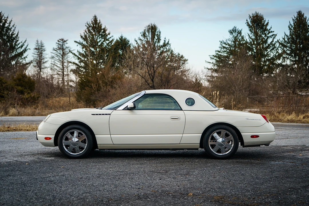 2002 Ford Thunderbird 11th Gen - Image 18 of 31