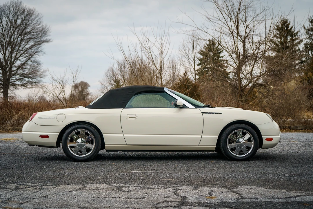 2002 Ford Thunderbird 11th Gen - Image 28 of 31