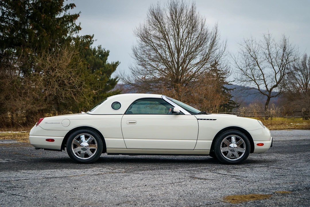 2002 Ford Thunderbird 11th Gen - Image 22 of 31