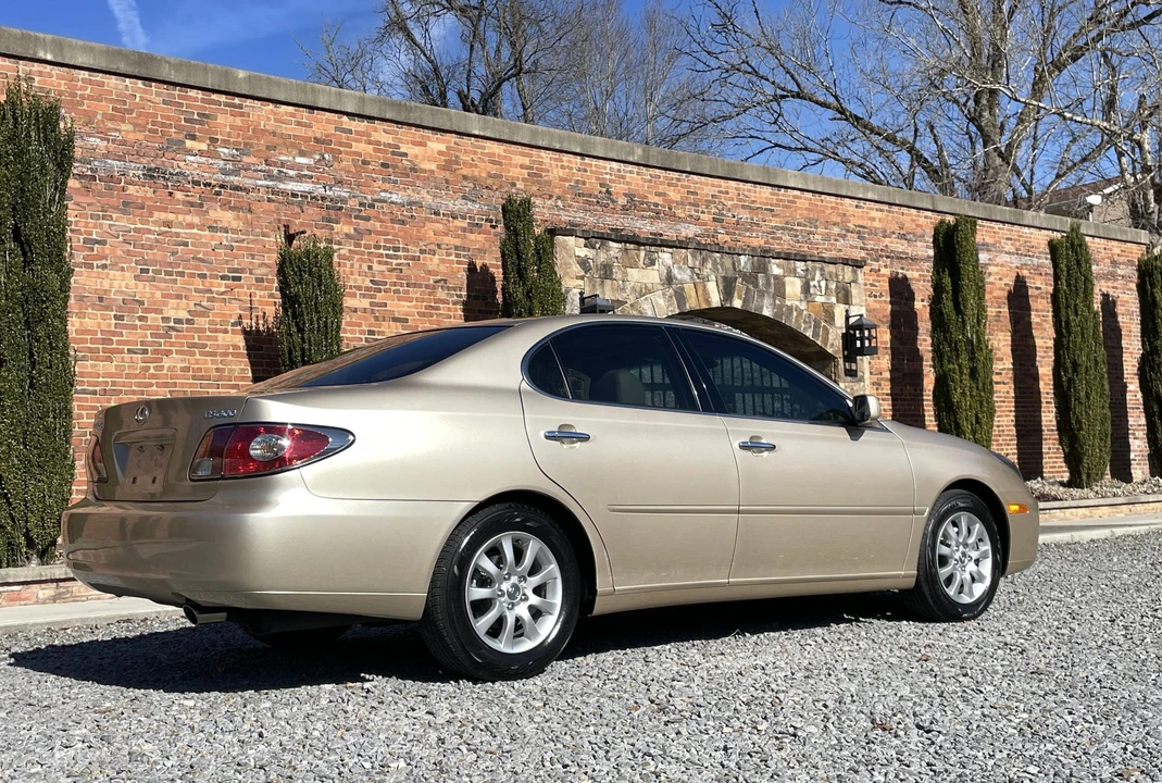 2002 Lexus ES 4th Gen - Image 12 of 31
