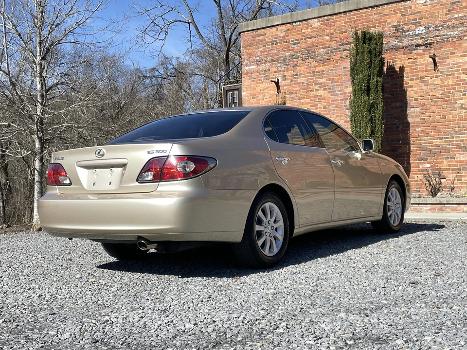 2002 Lexus ES 4th Gen - Image 11 of 31